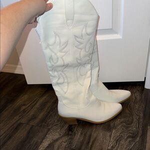 White Western-Style Women's Boots